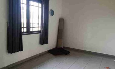 Di Jual Rumah murah 2 lt, tidak banjir dekat Mall Galaxy,di Masnaga Jakasampurna. Bekasi