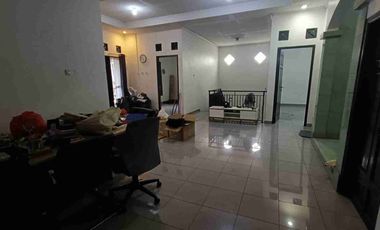 Di Jual Rumah murah 2 lt, tidak banjir dekat Mall Galaxy,di Masnaga Jakasampurna. Bekasi