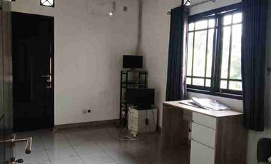 Di Jual Rumah murah 2 lt, tidak banjir dekat Mall Galaxy,di Masnaga Jakasampurna. Bekasi