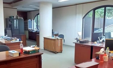 HOT SALE Gedung kantor 3 lantai + ROOFTOP Lift, Semi Furnished, SHM Di Kemang Jak Sel  CL 626