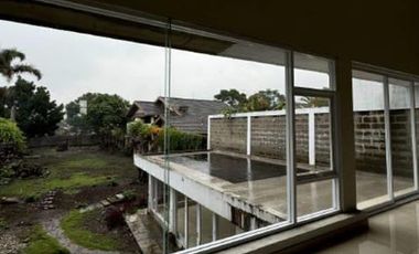 RUMAH MEWAH 2 LANTAI LINGKUNGAN ASRI SEJUK SIAP HUNI DI JAYAGIRI LEMBANG
