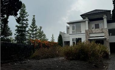 RUMAH MEWAH 2 LANTAI LINGKUNGAN ASRI SEJUK SIAP HUNI DI JAYAGIRI LEMBANG