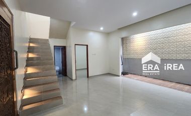 RUMAH BARU DIJUAL DI SOLO BARU DEKAT DENGAN DR OEN SOLO BARU DAN THE PARK MALL PAKUWON MALL