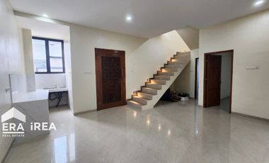 RUMAH BARU DIJUAL DI SOLO BARU DEKAT DENGAN DR OEN SOLO BARU DAN THE PARK MALL PAKUWON MALL