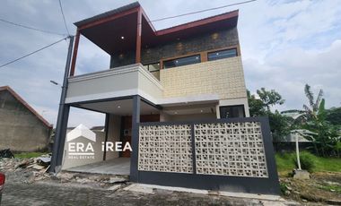 RUMAH BARU DIJUAL DI SOLO BARU DEKAT DENGAN DR OEN SOLO BARU DAN THE PARK MALL PAKUWON MALL