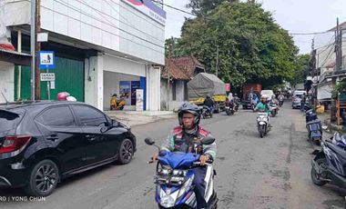 Ruko pinggir jalan raya pelabuhan