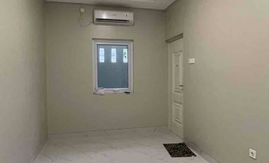 Dijual Rumah Baru 3 Lantai Row Jalan 2 Mobil di Jelambar