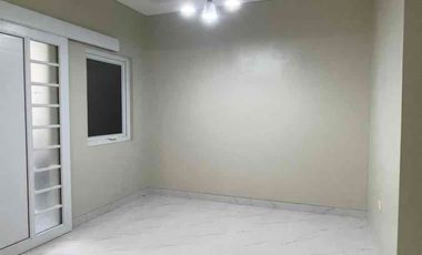 Dijual Rumah Baru 3 Lantai Row Jalan 2 Mobil di Jelambar