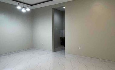 Dijual Rumah Baru 3 Lantai Row Jalan 2 Mobil di Jelambar