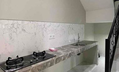 Dijual Rumah Baru 3 Lantai Row Jalan 2 Mobil di Jelambar