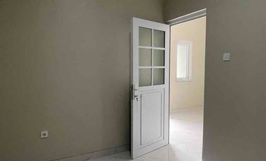 Dijual Rumah Baru 3 Lantai Row Jalan 2 Mobil di Jelambar