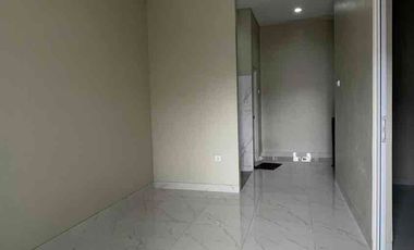 Dijual Rumah Baru 3 Lantai Row Jalan 2 Mobil di Jelambar