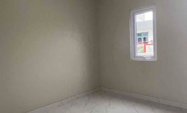 Dijual Rumah Baru 3 Lantai Row Jalan 2 Mobil di Jelambar