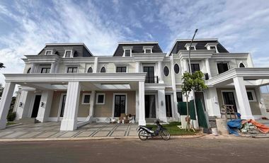 Hunian Eksklusif American Classic 3 Lantai Rooftop Dekat Tol Cijago Cibubur, Bekasi