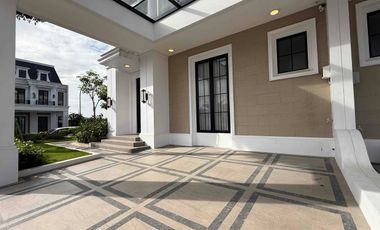 Hunian Eksklusif American Classic 3 Lantai Rooftop Dekat Tol Cijago Cibubur, Bekasi