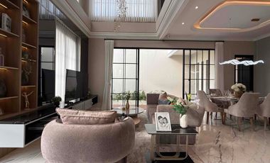 Hunian Eksklusif American Classic 3 Lantai Rooftop Dekat Tol Cijago Cibubur, Bekasi