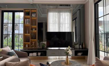 Hunian Eksklusif American Classic 3 Lantai Rooftop Dekat Tol Cijago Cibubur, Bekasi