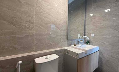 Hunian Eksklusif American Classic 3 Lantai Rooftop Dekat Tol Cijago Cibubur, Bekasi