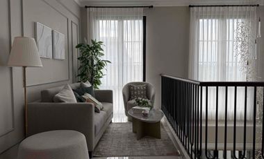 Hunian Eksklusif American Classic 3 Lantai Rooftop Dekat Tol Cijago Cibubur, Bekasi