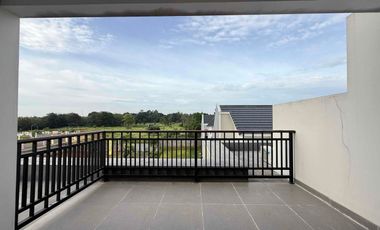 Hunian Eksklusif American Classic 3 Lantai Rooftop Dekat Tol Cijago Cibubur, Bekasi