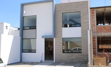 Preciosa casa de 3 recámaras en Punta del Sol Residencial cerca de CU y CU2