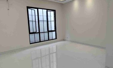 Rumah Baru 3Lantai Classic Modern, GRaha Family 4M-an