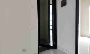 Rumah Baru 3Lantai Classic Modern, GRaha Family 4M-an