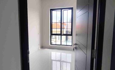 Rumah Baru 3Lantai Classic Modern, GRaha Family 4M-an