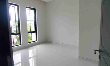 Rumah Baru 3Lantai Classic Modern, GRaha Family 4M-an