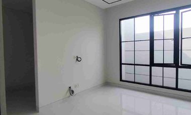 Rumah Baru 3Lantai Classic Modern, GRaha Family 4M-an