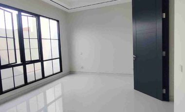 Rumah Baru 3Lantai Classic Modern, GRaha Family 4M-an