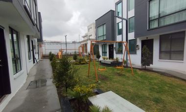 VENTA Casa Conjunto Seguro Tres Dormitorios San Juan de Calderón