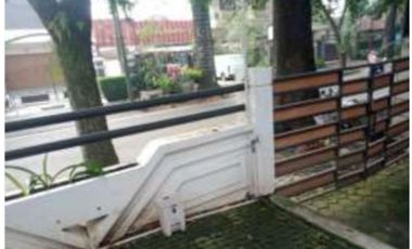 RUANG USAHA LUAS STRATEGIS LOKASI RAMAI SIAP PAKAI DI CIHAPIT BANDUNG