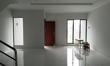 RUMAH IDAMAN 2 LANTAI MINIMALIS MODERN SIAP HUNI DI BATUNUNGGAL BANDUNG