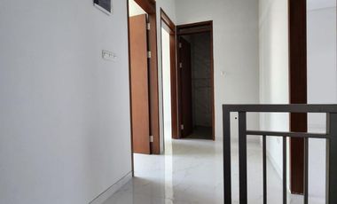 RUMAH KEREN 2 LANTAI MINIMALIS MODERN LINGKUNGAN NYAMAN SIAP HUNI DI BATUNUNGGAL BANDUNG