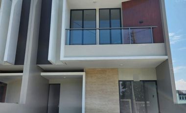 RUMAH KEREN 2 LANTAI MINIMALIS MODERN LINGKUNGAN NYAMAN SIAP HUNI DI BATUNUNGGAL BANDUNG