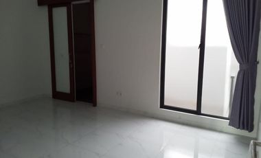 CEPAATT RUMAH BAGUS NYAMAN TERAWAT 2 LANTAI SIAP HUNI DI BATUNUNGGAL BANDUNG