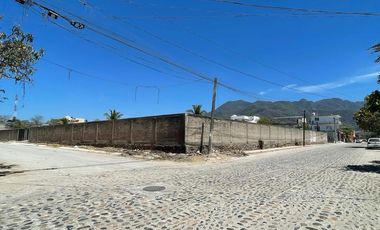 TERRENO COMERCIAL EN RENTA