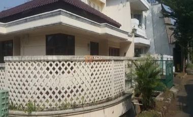 LOkasi strategis Shm! Hook Old but Gold! Nego sampai deal lokasi strategis Dijual rumah intercon kebon jeruk