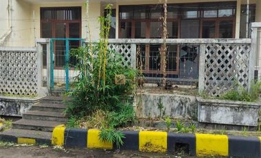 LOkasi strategis Shm! Hook Old but Gold! Nego sampai deal lokasi strategis Dijual rumah intercon kebon jeruk