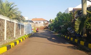 LOkasi strategis Shm! Hook Old but Gold! Nego sampai deal lokasi strategis Dijual rumah intercon kebon jeruk