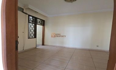 LOkasi strategis Shm! Hook Old but Gold! Nego sampai deal lokasi strategis Dijual rumah intercon kebon jeruk