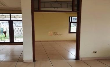 LOkasi strategis Shm! Hook Old but Gold! Nego sampai deal lokasi strategis Dijual rumah intercon kebon jeruk