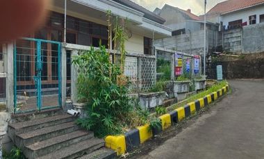 LOkasi strategis Shm! Hook Old but Gold! Nego sampai deal lokasi strategis Dijual rumah intercon kebon jeruk