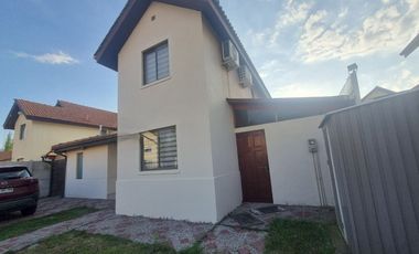 VENDE HERMOSA CASA EN BARRIO EL POLO DE MACHALI