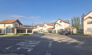 VENDE HERMOSA CASA EN BARRIO EL POLO DE MACHALI