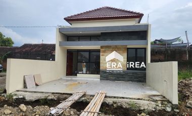 RUMAH BARU DIJUAL DI SOLO BARU DEKAT DENGAN PAKUWON MALL THE PARK SOLO BARU DAN SMA ISLAM AL AZHAR