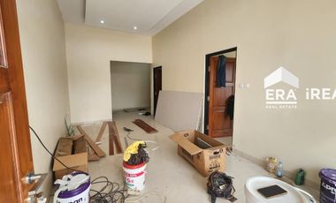 RUMAH BARU DIJUAL DI SOLO BARU DEKAT DENGAN PAKUWON MALL THE PARK SOLO BARU DAN SMA ISLAM AL AZHAR