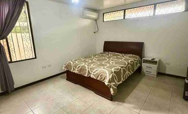 Urdesa departamento en alquiler planta baja con patio