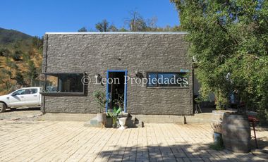 Leon Propiedades vende o arrienda con compromiso de compraventa parcela con casa en Fundo Monterrey, Curacaví.